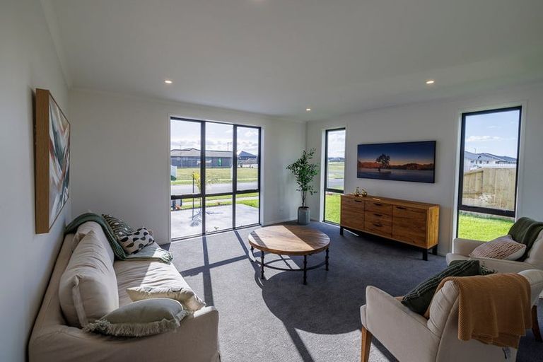 Photo of property in 32 Te Piriti Road, One Tree Point, 0118