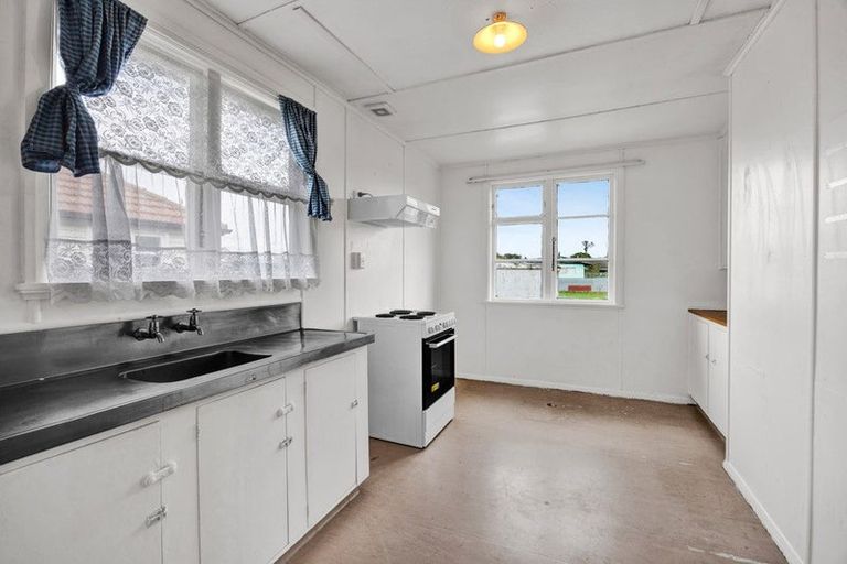 Photo of property in 31 Wilson Street, Waverley, 4510