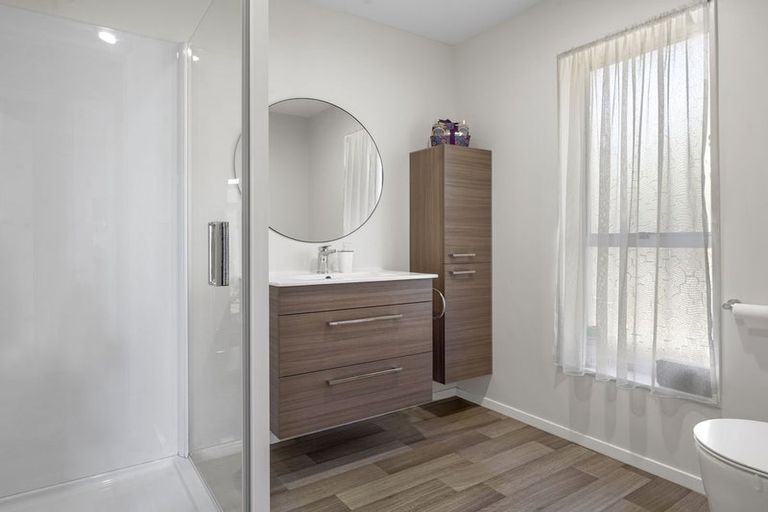 Photo of property in 86 Englefield Road, Northwood, Christchurch, 8051