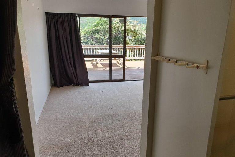 Photo of property in 27 Rembrandt Avenue, Tawa, Wellington, 5028