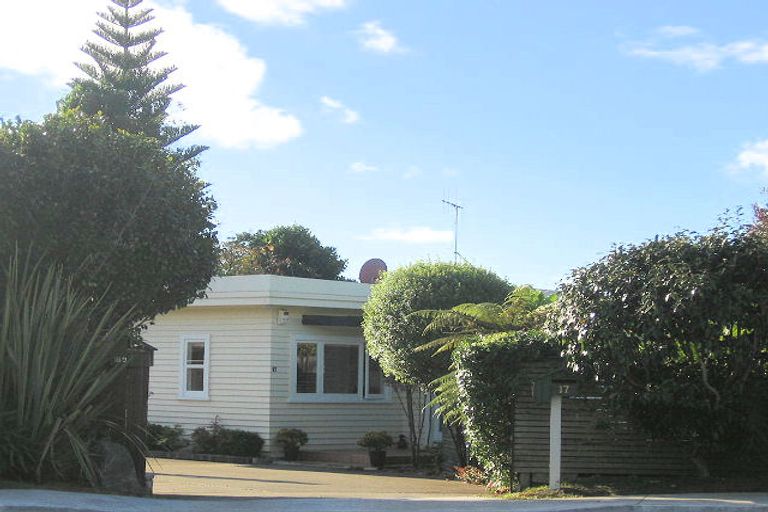 Photo of property in 17 Wairere Grove, Paraparaumu, 5032