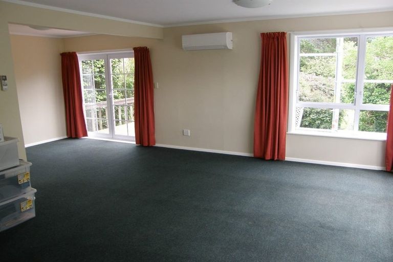 Photo of property in 37 Ranui Terrace, Tawa, Wellington, 5028