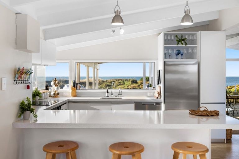 Photo of property in 185 Marine Parade, Mount Maunganui, 3116