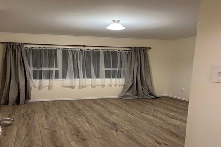 Photo of property in 36 Goodwood Drive, Goodwood Heights, Auckland, 2105