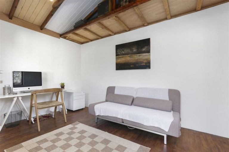 Photo of property in 743 Swanson Road, Swanson, Auckland, 0612