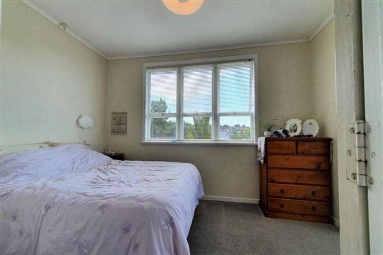 Photo of property in 82 Colwill Road, Massey, Auckland, 0614
