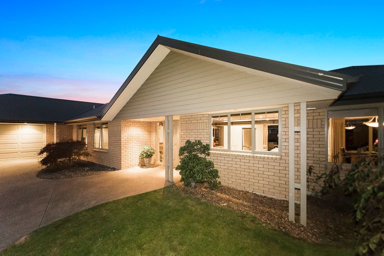 Photo of property in 19 Coleraine Drive, Rototuna, Hamilton, 3210