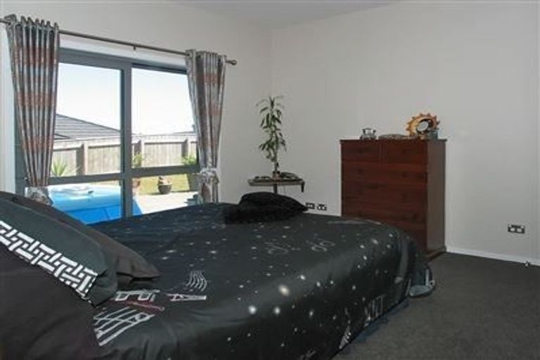 Photo of property in 4 Kaimai Place, Aotea, Porirua, 5024