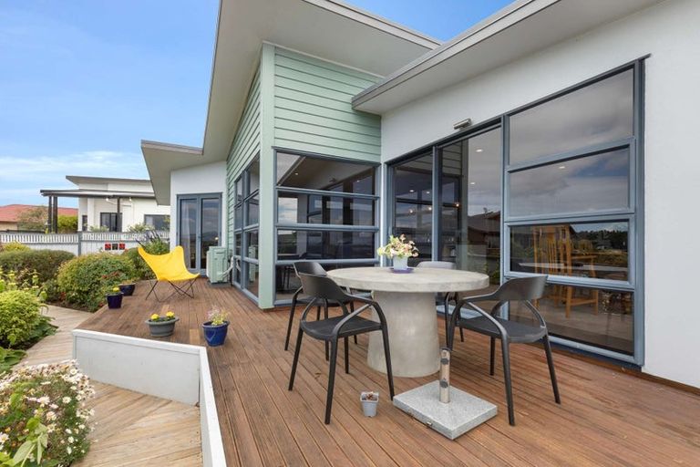 Photo of property in 107 Ruapehu Drive, Fitzherbert, Palmerston North, 4410