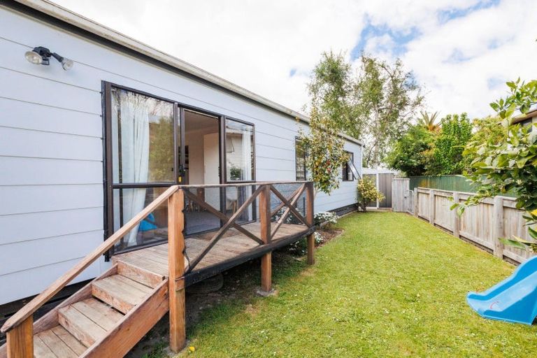 Photo of property in 27 Newton Place, Westbrook, Palmerston North, 4412