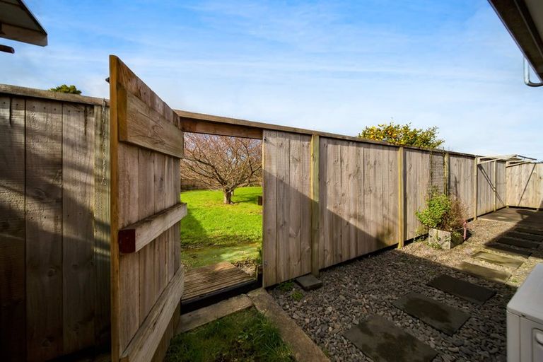 Photo of property in 10d Campbell Street, Hawera, 4610