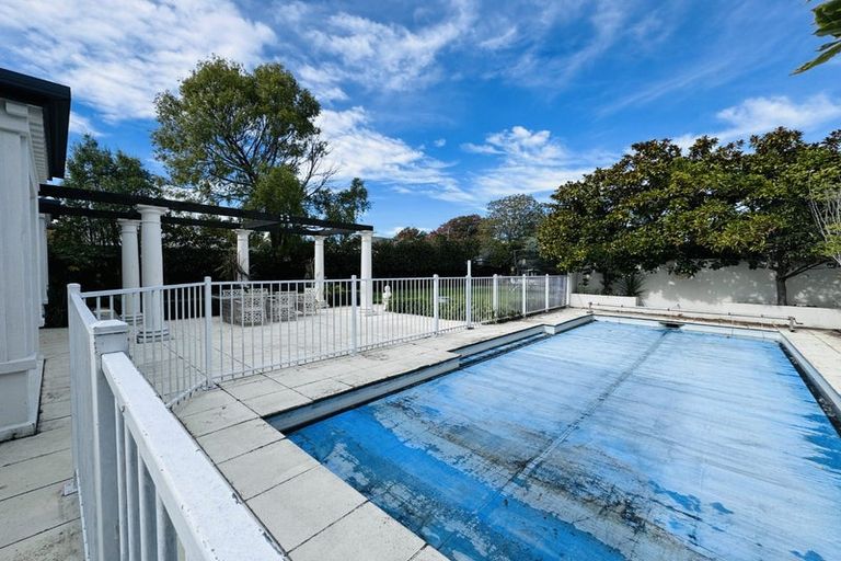 Photo of property in 12 Snowdon Road, Fendalton, Christchurch, 8052