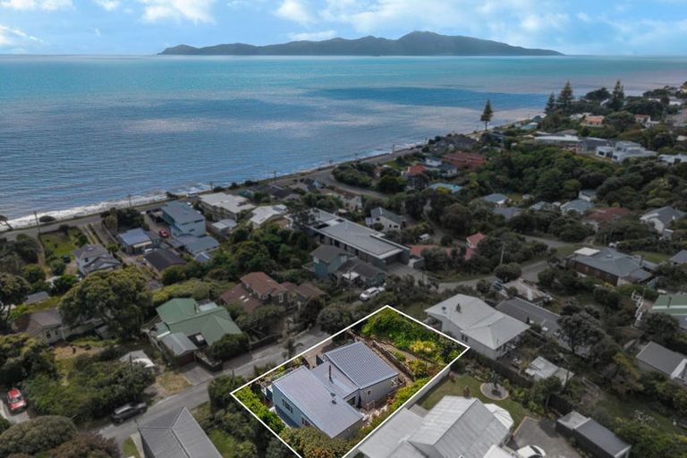 Photo of property in 13 Karekare Road, Raumati South, Paraparaumu, 5032