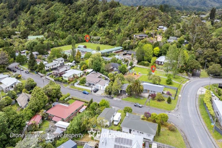 Photo of property in 3 Plateau Road, Te Marua, Upper Hutt, 5018