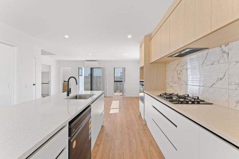 Photo of property in 30 Opaheke Road, Papakura, 2110