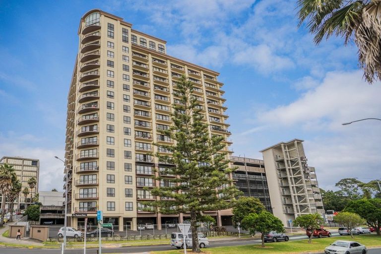 Photo of property in The Rennaissance, 11h/18 Ronwood Avenue, Manukau, Auckland, 2104