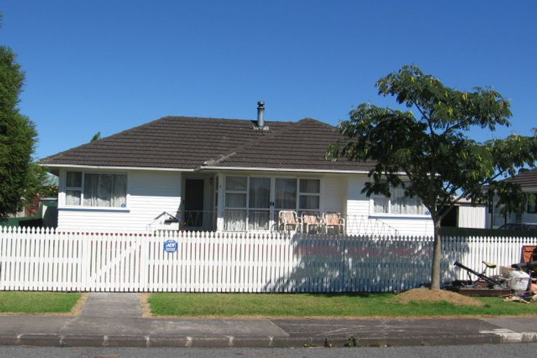 Photo of property in 4 Kiernan Place, Kelston, Auckland, 0602