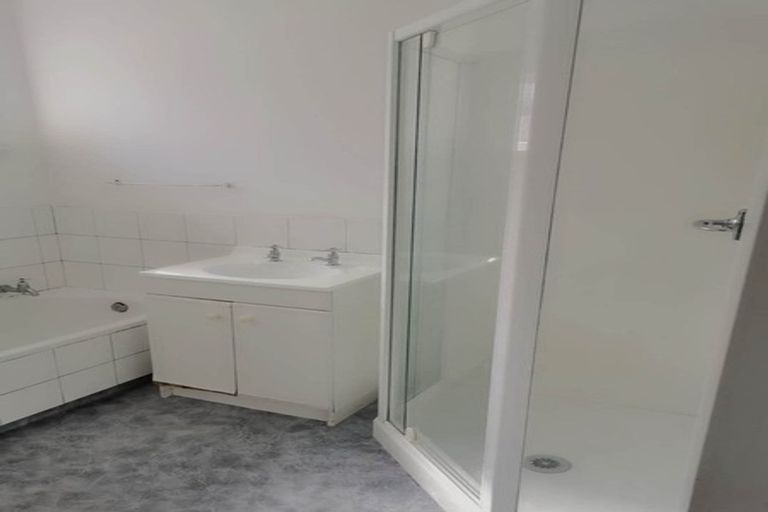 Photo of property in 1/30 Bruce Road, Glenfield, Auckland, 0629