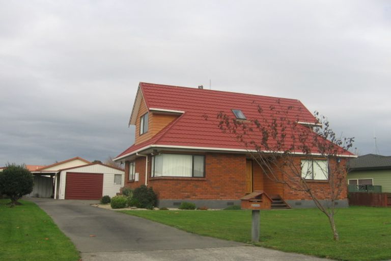 Photo of property in 41 Dalfield Place, Highbury, Palmerston North, 4412