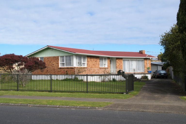 Photo of property in 11 Woburn Street, Mangere East, Auckland, 2024