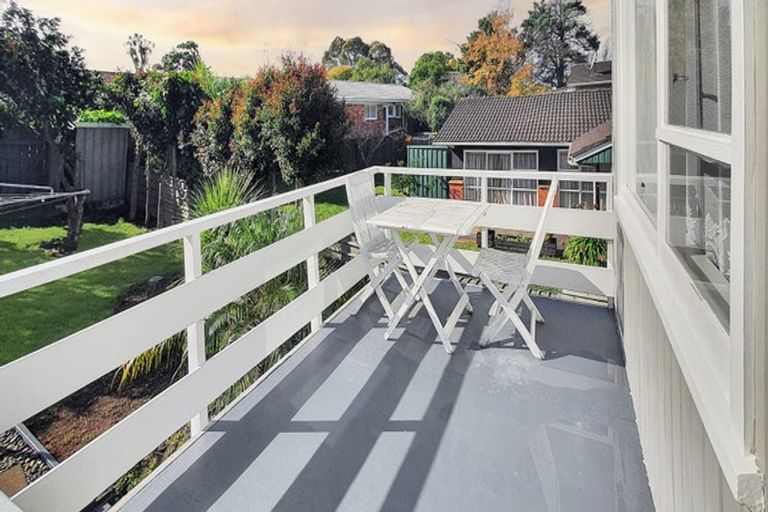 Photo of property in 108 Reeves Road, Pakuranga Heights, Auckland, 2010