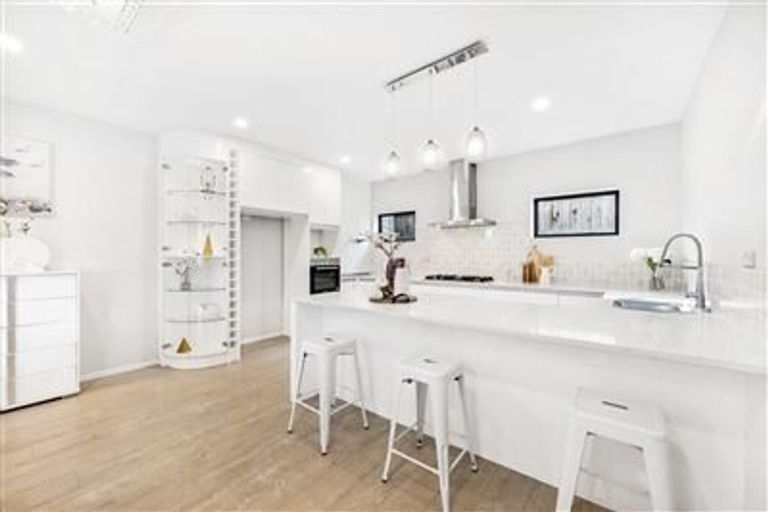 Photo of property in 32 The Enclave, Totara Heights, Auckland, 2105