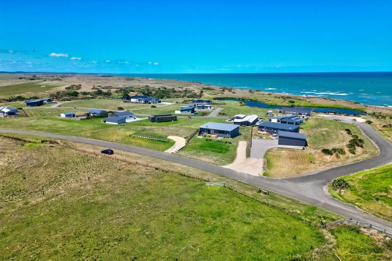 Photo of property in 19 Waipipi Road, Waverley, 4591