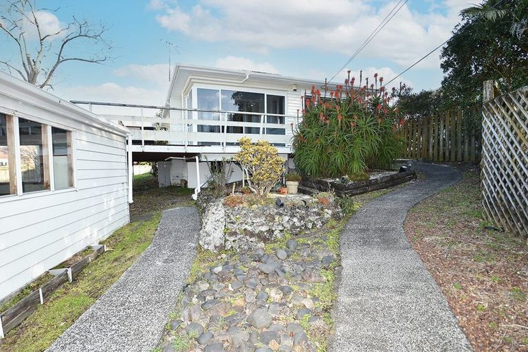 Photo of property in 52 Beaubank Road, Kelston, Auckland, 0602