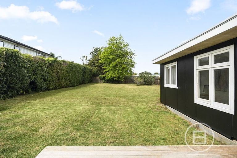 Photo of property in 4 Renata Crescent, Te Atatu Peninsula, Auckland, 0610