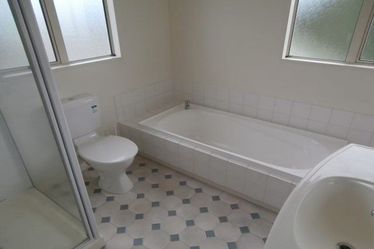 Photo of property in 150 Avonhead Road, Avonhead, Christchurch, 8042