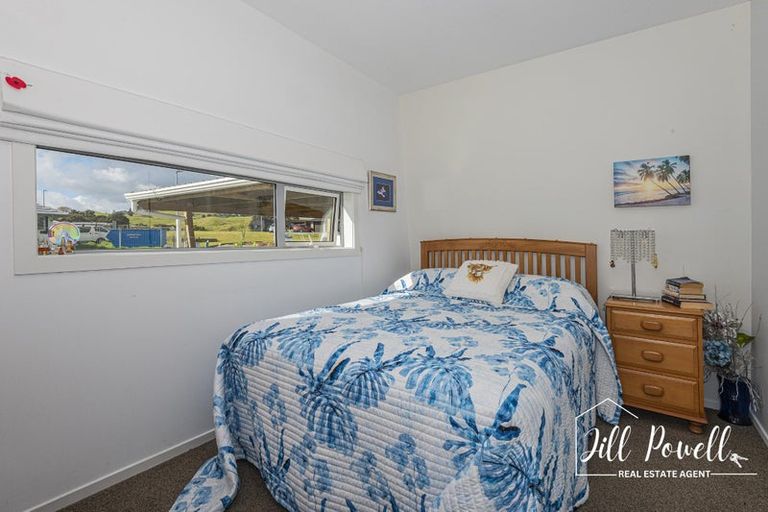 Photo of property in 1 Manaaki Circle, Paparoa, 0571