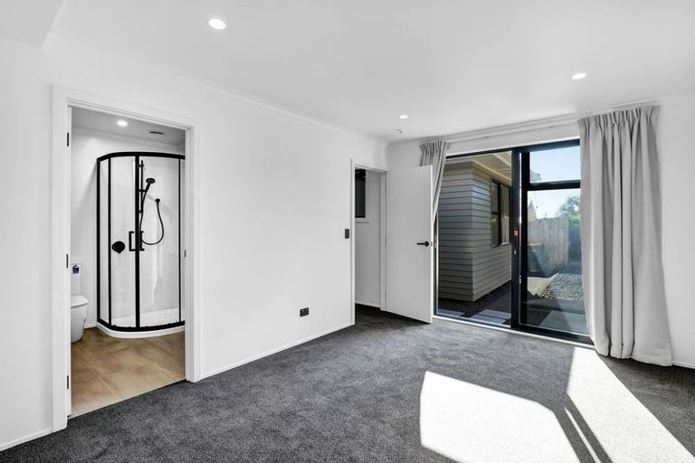 Photo of property in 115 Mangorei Road, Merrilands, New Plymouth, 4312