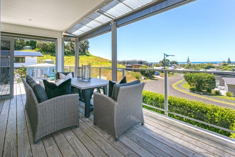 Photo of property in 18 Ross Place, Whiritoa, Whangamata, 3691