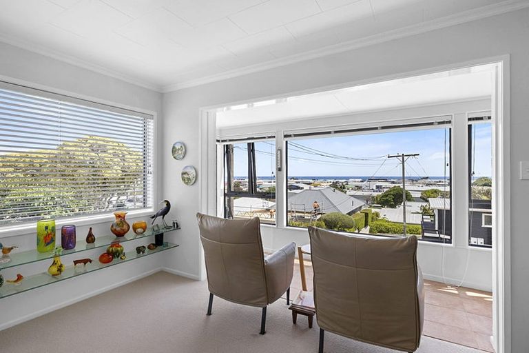 Photo of property in 128 Pendarves Street, New Plymouth, 4312