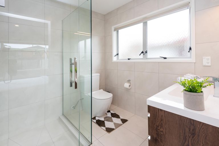 Photo of property in 65 Meadway, Sunnyhills, Auckland, 2010