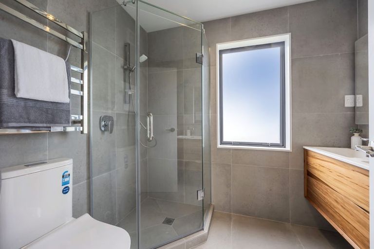 Photo of property in 744c East Coast Road, Pinehill, Auckland, 0630