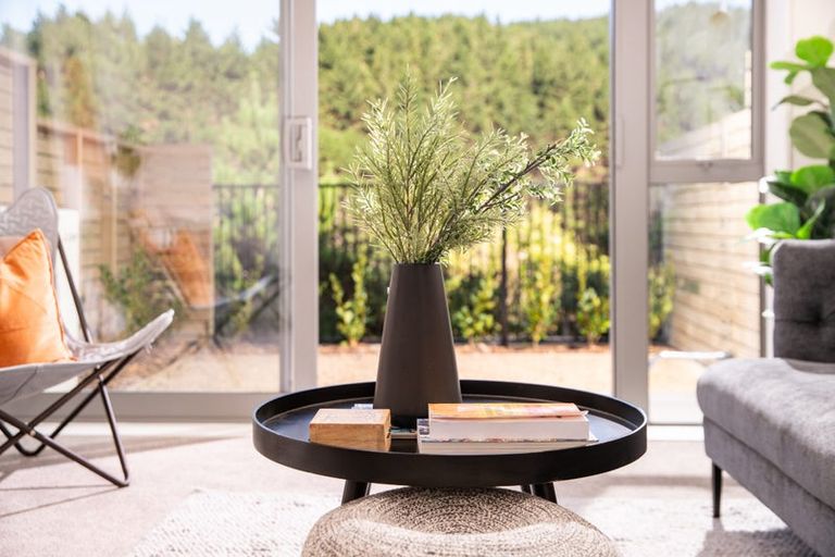 Photo of property in 84 Ara Paiwhenua, Tawa, Wellington, 5028