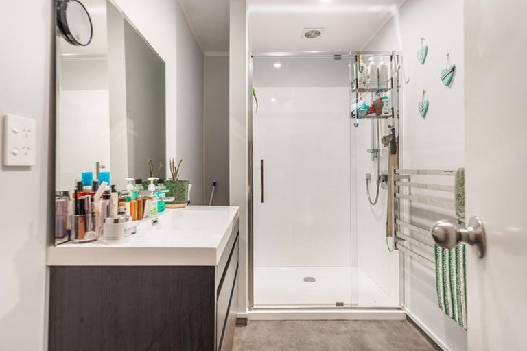 Photo of property in 59 Reynella Drive, Massey, Auckland, 0614