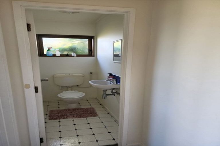 Photo of property in 27 Noeleen Street, Glenfield, Auckland, 0629