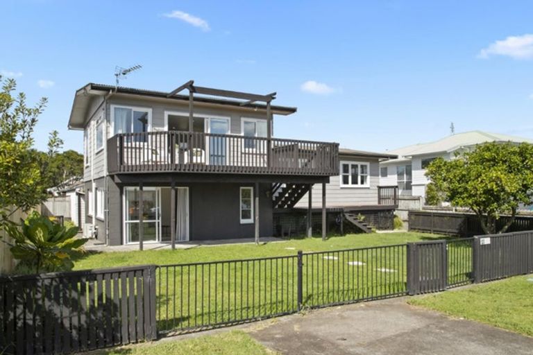 Photo of property in 11 Crispe Road, Clarks Beach, 2122