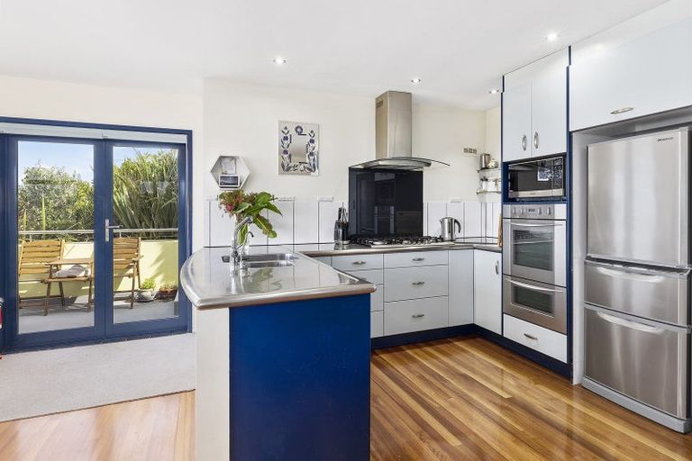 Photo of property in 10 Inverell Way, Seatoun, Wellington, 6022