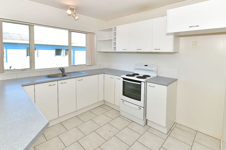 Photo of property in 36a Charlotte Street, Stanmore Bay, Whangaparaoa, 0932