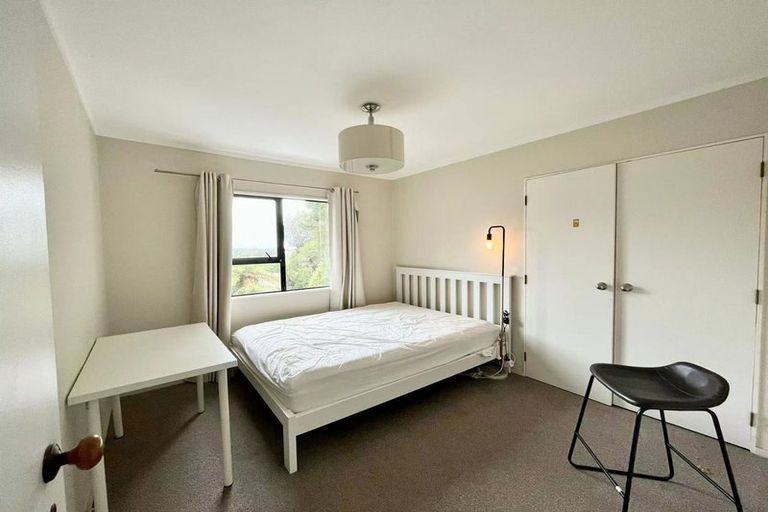 Photo of property in 2/36 Greenvalley Rise, Glenfield, Auckland, 0629