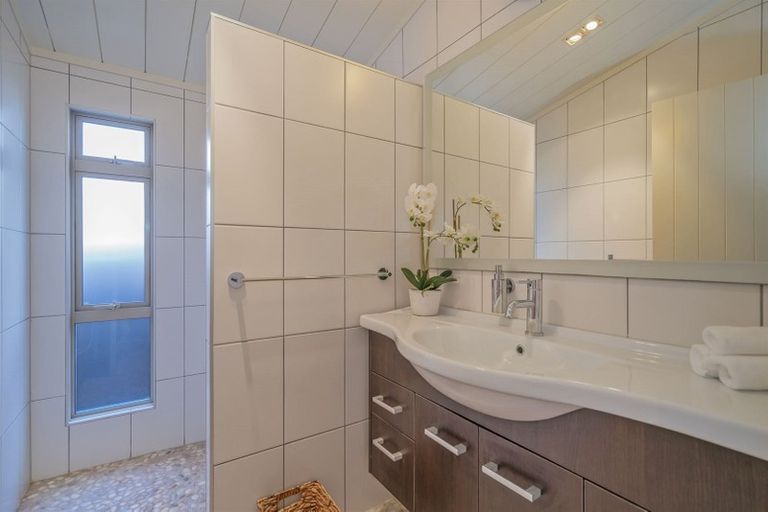 Photo of property in 16 Robinson Road, Whitianga, 3510