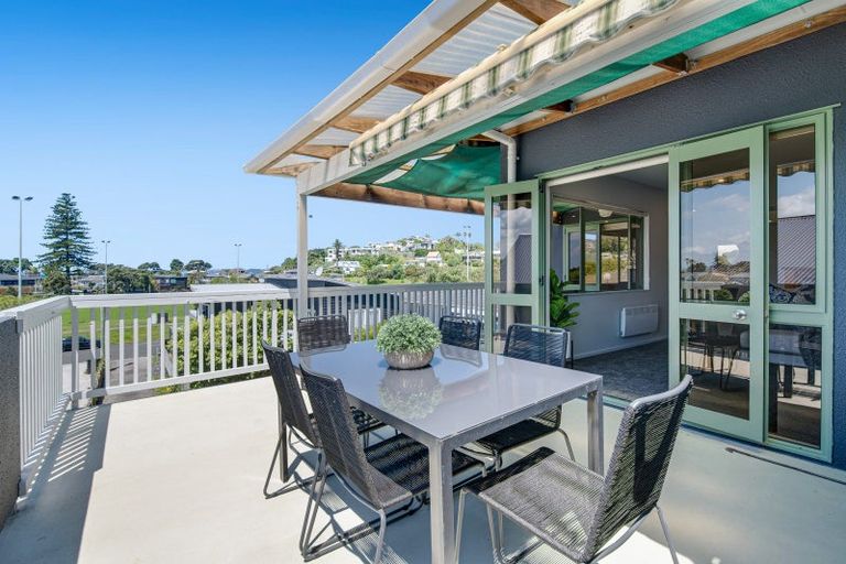 Photo of property in 11 William Bayes Place, Red Beach, 0932