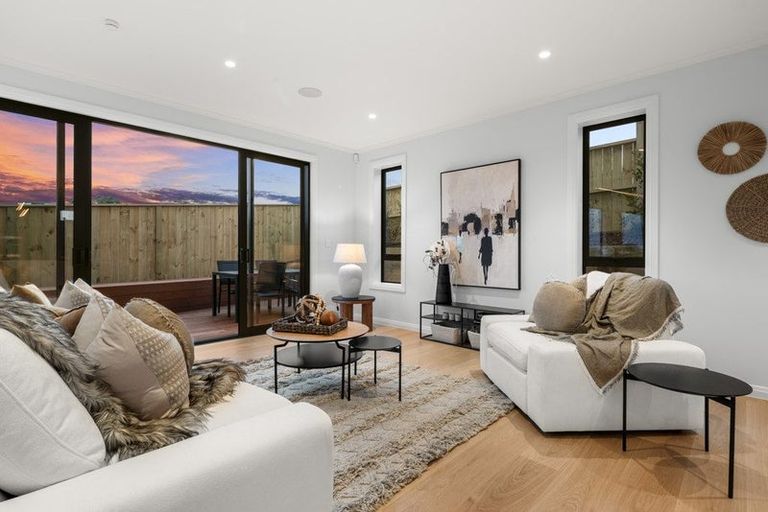 Photo of property in 12 Makumaku Place, Long Bay, Auckland, 0630