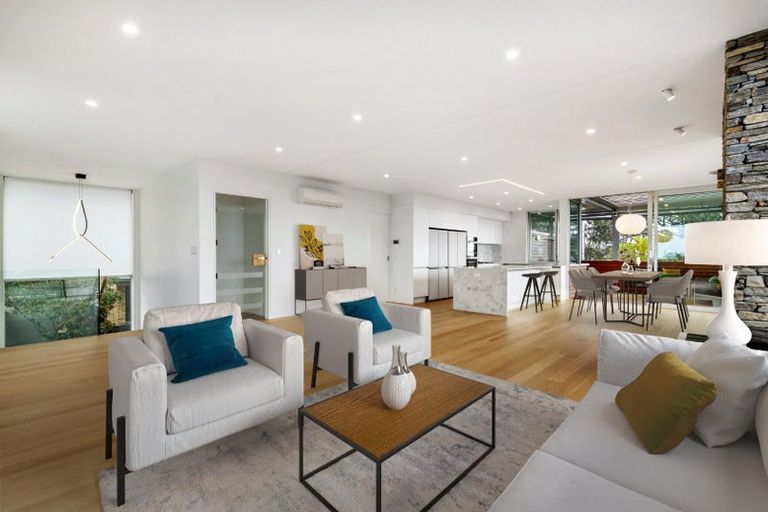 Photo of property in 451 East Coast Road, Murrays Bay, Auckland, 0630