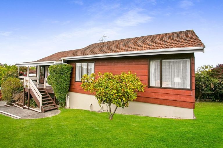 Photo of property in 6 Elizabeth Drive, West Harbour, Auckland, 0618