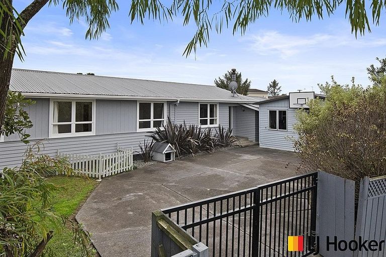 Photo of property in 3 Cargill Street, Papakura, 2110