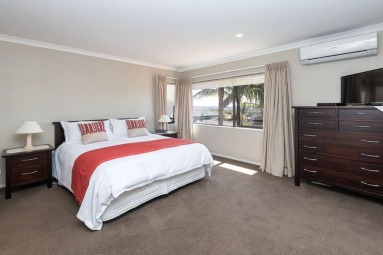 Photo of property in 5 Brooke Ridge Rise, East Tamaki Heights, Auckland, 2016